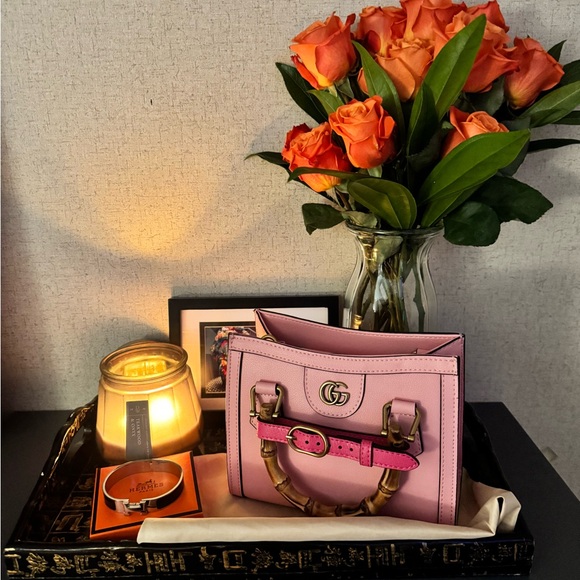 Fashion Bag! ~ Just Purchased/Never Carried ~ Comes w/ Shoulder Strap & Duster💗 - Picture 6 of 6